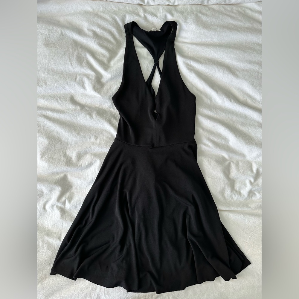 Black sleeveless dress